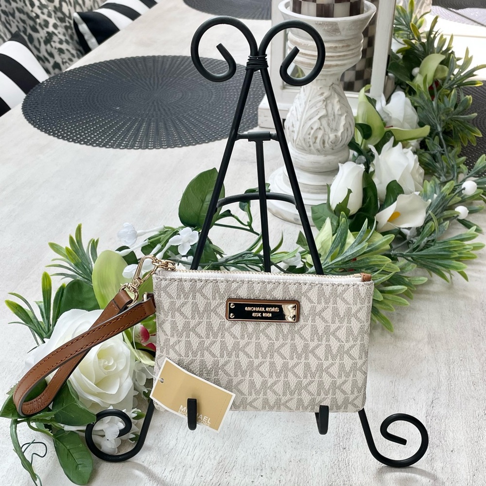 Michael Kors Jet Set Wristlet💛NWT💛